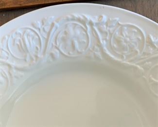 16pc Wedgwood Patrician Plates	Lg:  10 3/4” dia Sm: 7 3/8” Dia	
