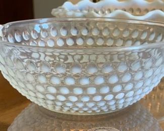 3p Fenton Hobnail White Opalescent Bowls/Dish	Largest : 2.25x7.5x6.75in`	
