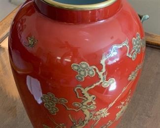 Bernardaud Limoges Vase  Seoul Chinoiserie Red Gold Ginger jar	9.5x6.5in diameter	
