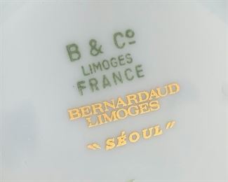 Bernardaud Limoges Vase  Seoul Chinoiserie Red Gold Ginger jar	9.5x6.5in diameter	
