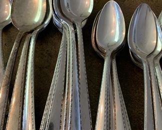 76pc Onedia Prestige Silverplate Flatware Set bordeaux		
