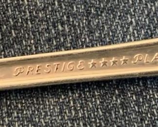 76pc Onedia Prestige Silverplate Flatware Set bordeaux		
