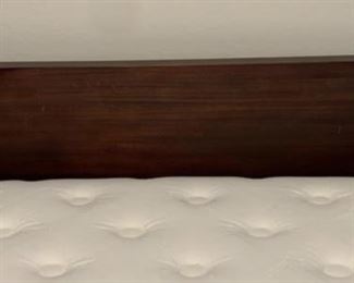 Full SZ Bed Vintage 50s Mahogany Frame New Sealy Posturepedic Mattress	36x56x80in	HxWxD
