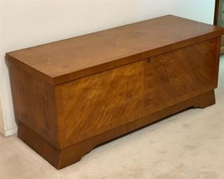 1953 MCM Lane Cedar Hope Chest 2446	20x47x19in	HxWxD
