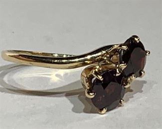 14k Gold Garnet Ring sz 6.5