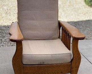 	Vintage Oak Morris Reclining Chair	40x31x36in