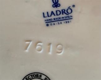 Lladro Figurine All Aboard 7619	5x8x3in	HxWxD
