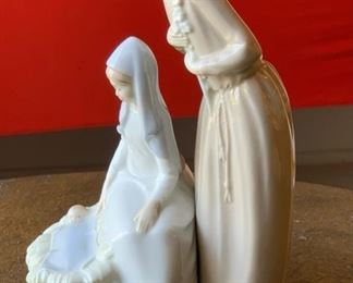 NAO Figurine Holy Family Nativity 252 Lladro	8.5x6x4in	HxWxD
