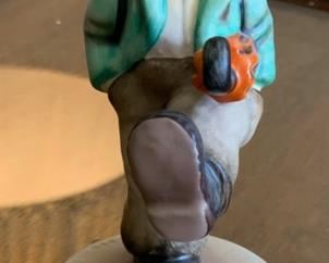 Hummel Globe Trotter 79 5in H x 2.5in Diameter