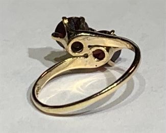 14k Gold Garnet Ring sz 6.5	
