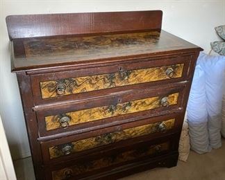 Old wooden 4 drawer dresser	