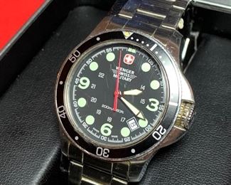 Wenger Swiss Military Watch Battalion Diver 79176	1.75in W with crown	
