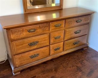 Sumter Cabinet Co Vintage 6-Drawer Dresser w/ Mirror	32x62x19in	HxWxD
