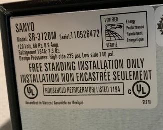 Sanyo SR-3720M Counter High Refrigerator	33x19x18.5in	HxWxD
