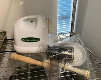 Omega 8004 Juice Extractor		
