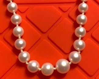 21 inch Pearl Necklace 14k clasps	21 inches long, largest pear measures 6mm, smallest measure 4mm	
