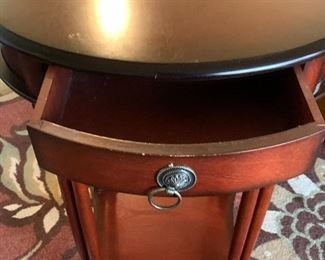 1pc Accent Table	28x21x16in	HxWxD
