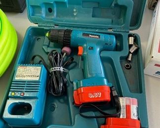 Makita 6221D 9.6v Cordless Drill 3/8" With 2 Batteries, Case & Battery Charger	Na	
