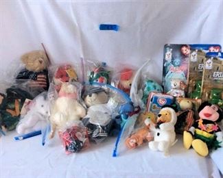 PHT222 Beanie Babies & Plush Dolls