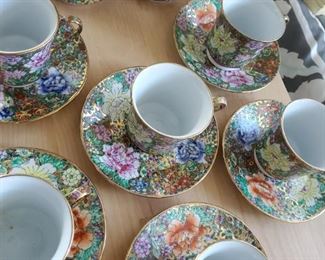PHT229 Collectible Tea Cups Set