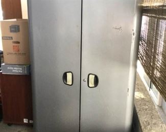 PHT243 Craftman Cabinet & Contents