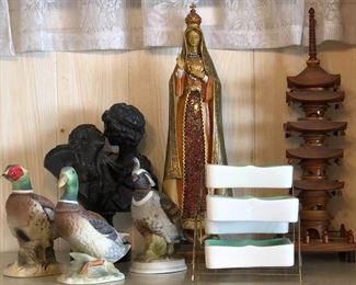 PHT409 Decorative Statues and Figures