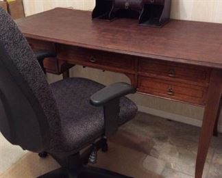 PHT410 Beautiful Wooden Desk & Chair