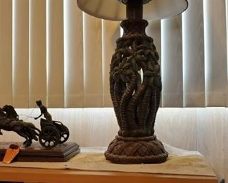 PHT428 Coffee Table with Lamp