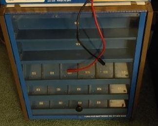 1960's Battery Display Case    NICE !