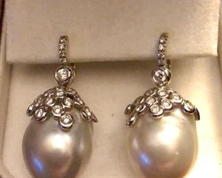 14k White Gold Pearl Diamonds