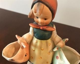 Hummel Girl with two Bags.