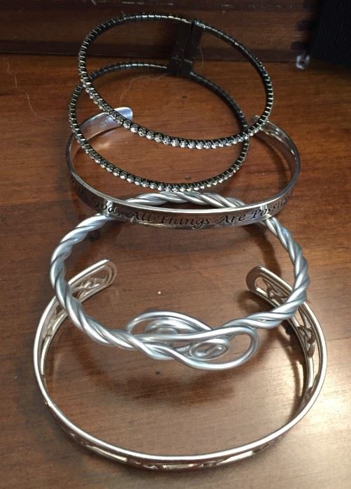 Nice selection of jewelry.