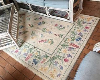 Pretty floral area rug