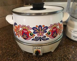 The cutest retro slow cooker!!