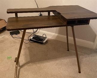 Sewing machine table