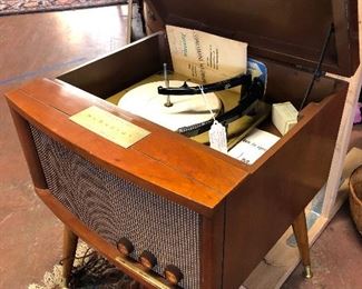 Mid century Stereophonic Magnavox, $500, Working! Vinyl Record Player