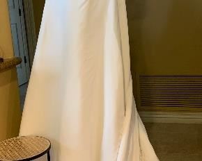 Stunning Pearl Beaded Wedding Dress w a Stunning Train