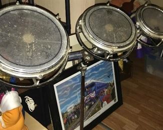 TRIO DRUM SET/W STAND REMCO HEADS