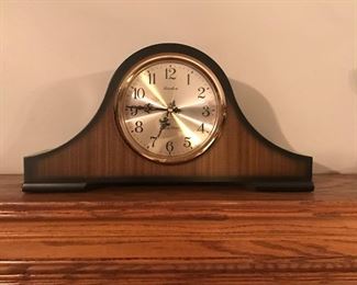 Linden mantle clock