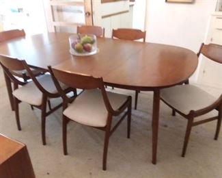 Drexel Parallel Collection Mid Century Modern Dining Table with 2-16" Leaves. Nice walnut finish! (This is a bit blurry... We'll post a clearer photo soon!)