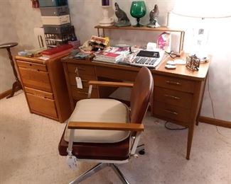 This desk is also Broyhill SAGA 