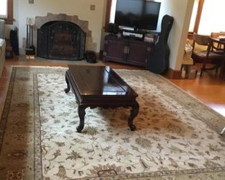 Pande Cameron Quality Area Rug (no label found) Measures (146-1/2in x 108-1/2in)