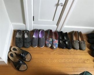 Women's Sandals and Flats (Size 9 and 9.5M)