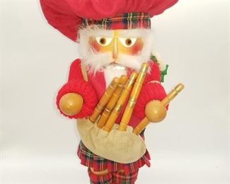 DUNCAN THE SCOTTISH SANTA NUTCRACKER