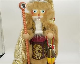 FLORENTINE SANTA NUTCRACKER
