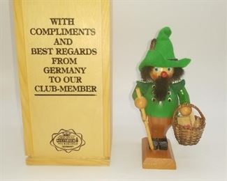 MINI NUTCRACKER HIKER IN WOODEN BOX