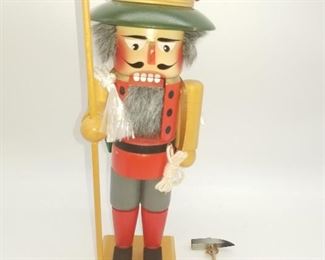 MOUNTAIN CLIMBER NUTCRACKER
