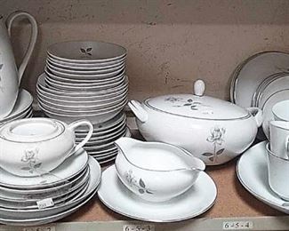 https://connect.invaluable.com/randr/auction-lot/queens-royal-fine-china-of-japan-gray-silver_DF84326BB2