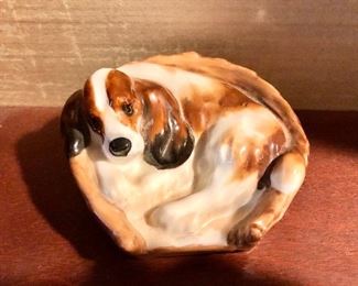 $30 - Porcelain dog.  4" L. 