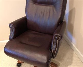 Executive Desk Chair